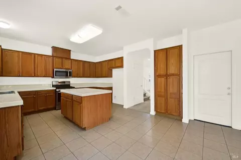 Kitchen - 1073 Cabernet Ct, Vacaville, CA 95688 photo 3 of 5
