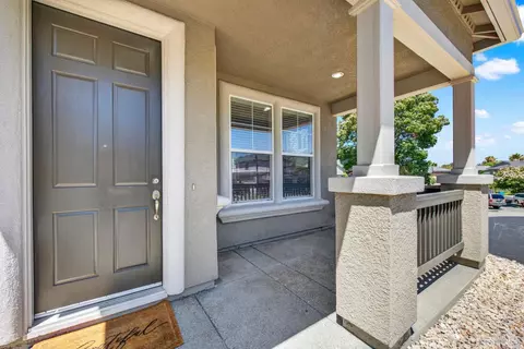Exterior - 1073 Cabernet Ct, Vacaville, CA 95688 photo 6 of 10