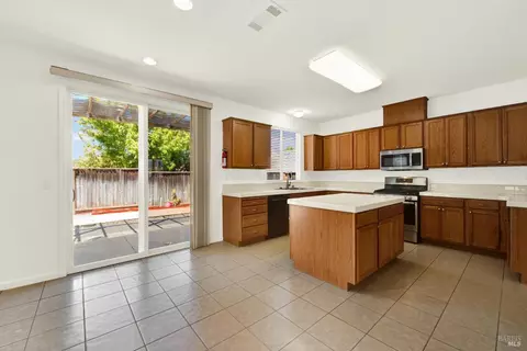 Kitchen - 1073 Cabernet Ct, Vacaville, CA 95688 photo 2 of 5