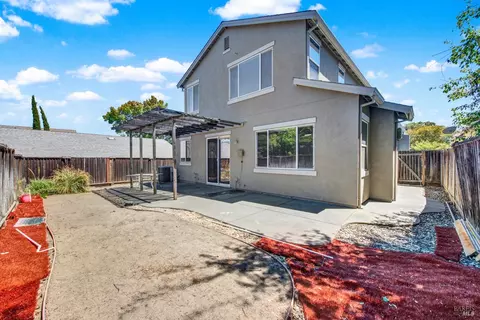 Exterior - 1073 Cabernet Ct, Vacaville, CA 95688 photo 7 of 10