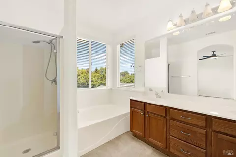 Bath - 1073 Cabernet Ct, Vacaville, CA 95688 photo 3 of 4