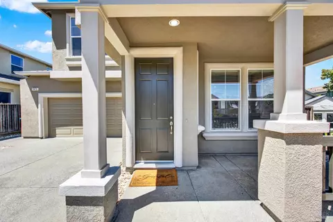 Exterior - 1073 Cabernet Ct, Vacaville, CA 95688 photo 5 of 10