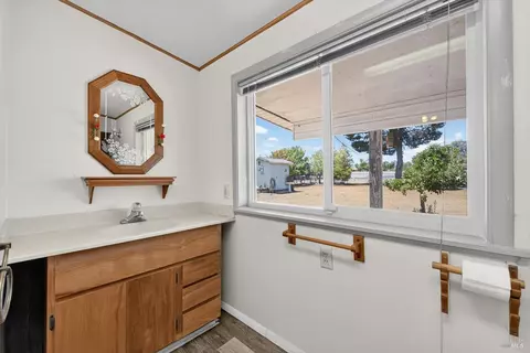 Bath - 7582 Putman Rd, Vacaville, CA 95688 photo 2 of 6