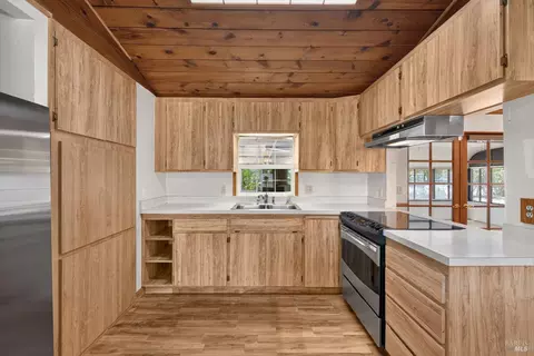 Kitchen - 7582 Putman Rd, Vacaville, CA 95688 photo 2 of 3