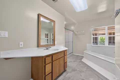 Bath - 7582 Putman Rd, Vacaville, CA 95688 photo 5 of 6