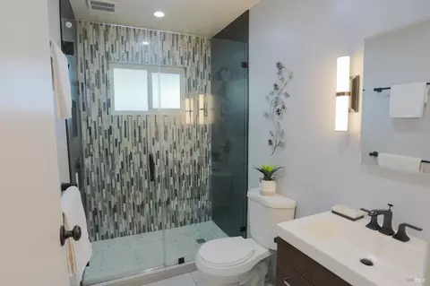 Bath - 1367 Flint Way, Fairfield, CA 94533 photo 1 of 4