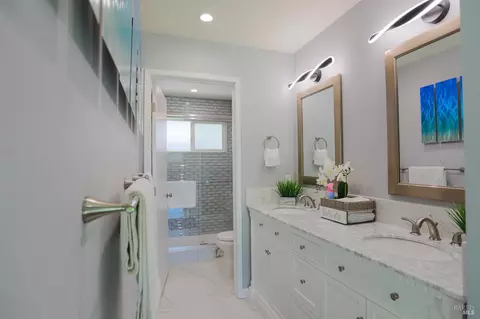 Bath - 1367 Flint Way, Fairfield, CA 94533 photo 4 of 4