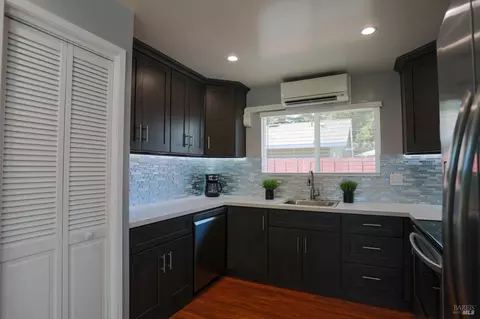 Kitchen - 1367 Flint Way, Fairfield, CA 94533 photo 6 of 7