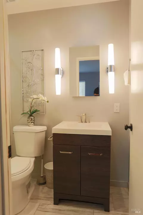 Bath - 1367 Flint Way, Fairfield, CA 94533 photo 3 of 4