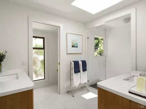 Bath - 4 Ames Ave, Ross, CA 94957 photo 2 of 6