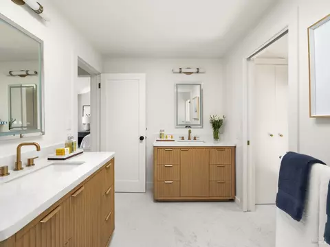 Bath - 4 Ames Ave, Ross, CA 94957 photo 4 of 6