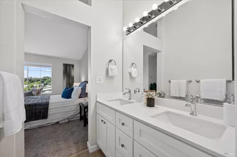 Bath - 466 E St, Benicia, CA 94510 photo 4 of 5