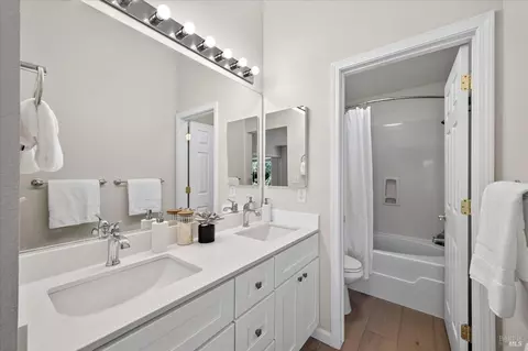 Bath - 466 E St, Benicia, CA 94510 photo 2 of 5