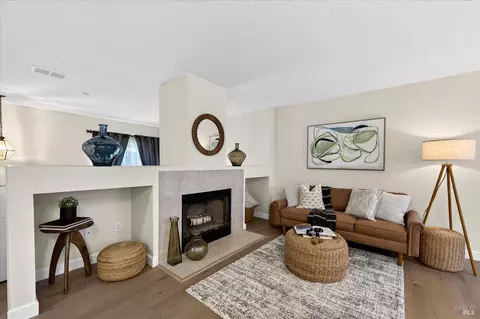 Living - 466 E St, Benicia, CA 94510 photo 1 of 1