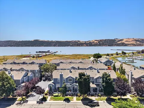 View/Area - 466 E St, Benicia, CA 94510 photo 2 of 5