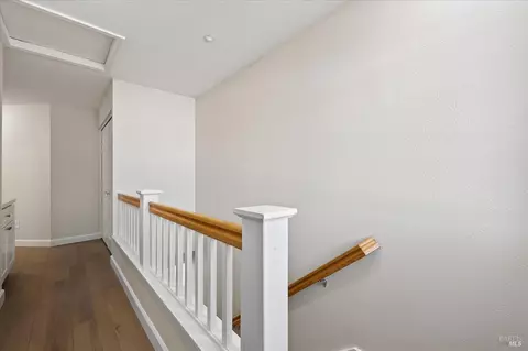 Entry Way - 466 E St, Benicia, CA 94510 photo 3 of 5