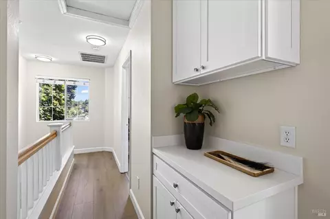 Entry Way - 466 E St, Benicia, CA 94510 photo 5 of 5