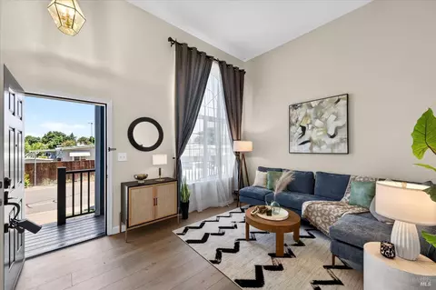 Entry Way - 466 E St, Benicia, CA 94510 photo 1 of 5
