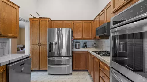 Kitchen - 772 Derry Cir, Vacaville, CA 95688 photo 4 of 4
