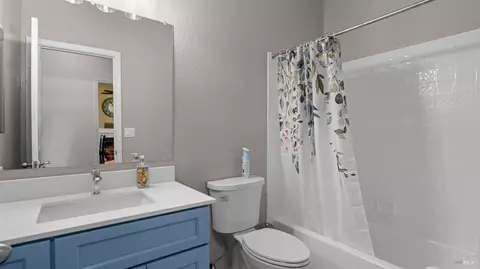 Bath - 772 Derry Cir, Vacaville, CA 95688 photo 3 of 3