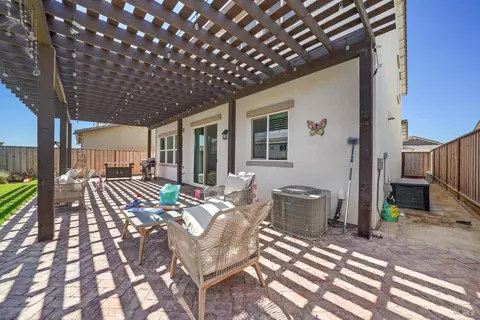 Exterior - 3216 Center Dr, Fairfield, CA 94533 photo 5 of 10