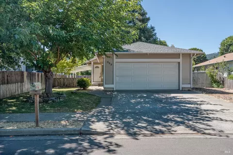 555 Donner Ln, Ukiah, CA 95482