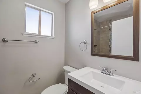 Bath - 3121 Alhambra Ave, Martinez, CA 94553 photo 2 of 6