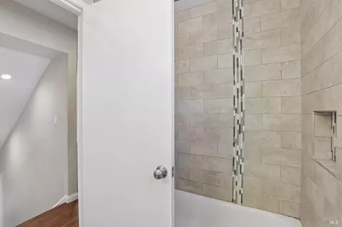 Bath - 3121 Alhambra Ave, Martinez, CA 94553 photo 3 of 6