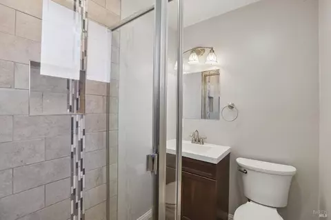 Bath - 3121 Alhambra Ave, Martinez, CA 94553 photo 4 of 6