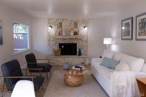 Living - 413 Gregory St, Fairfield, CA 94533 photo 2 of 3