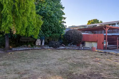 Exterior - 413 Gregory St, Fairfield, CA 94533 photo 5 of 7