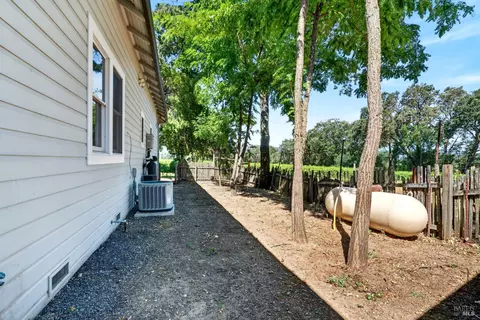 Exterior - 5300 Old River Rd, Ukiah, CA 95482 photo 13 of 19