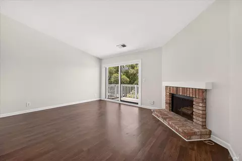 Living - 2002 Clearview Cir, Benicia, CA 94510 photo 3 of 7