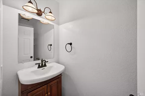 Bath - 2002 Clearview Cir, Benicia, CA 94510 photo 1 of 4