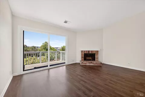 Living - 2002 Clearview Cir, Benicia, CA 94510 photo 4 of 7