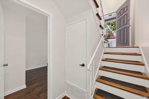 Entry Way - 2002 Clearview Cir, Benicia, CA 94510 photo 4 of 4