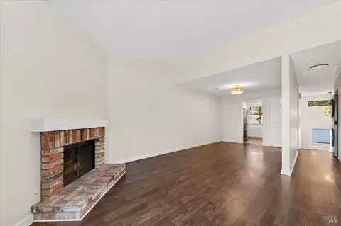Living - 2002 Clearview Cir, Benicia, CA 94510 photo 5 of 7