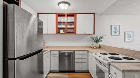 Kitchen - 8373 Windmill Farms Dr, Cotati, CA 94931 photo 2 of 4