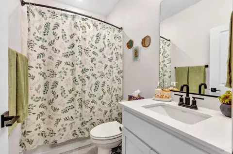 Bath - 315 White Owl St, Dixon, CA 95620 photo 5 of 6