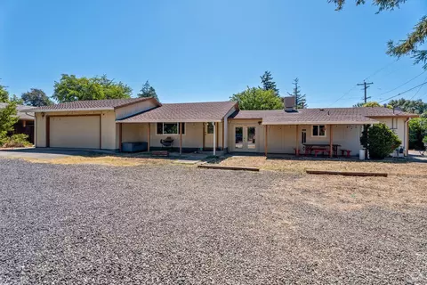 8461 Uva Dr, Redwood Valley, CA 95470