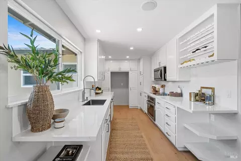 Kitchen - 34 Devonshire Dr, Novato, CA 94947 photo 4 of 7