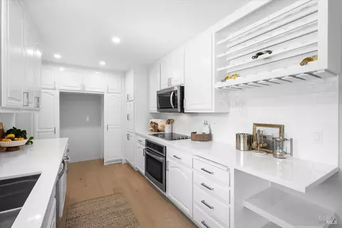 Kitchen - 34 Devonshire Dr, Novato, CA 94947 photo 5 of 7