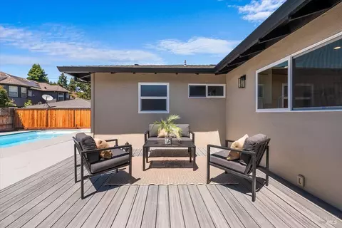 Exterior - 34 Devonshire Dr, Novato, CA 94947 photo 3 of 9