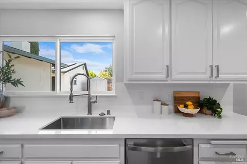 Kitchen - 34 Devonshire Dr, Novato, CA 94947 photo 7 of 7