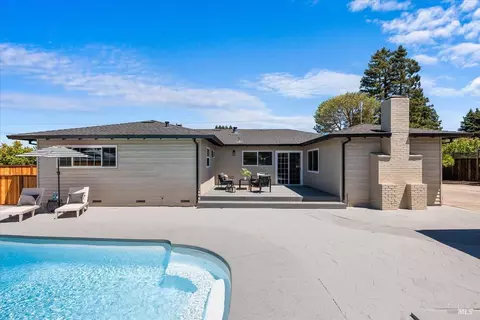 Exterior - 34 Devonshire Dr, Novato, CA 94947 photo 6 of 9