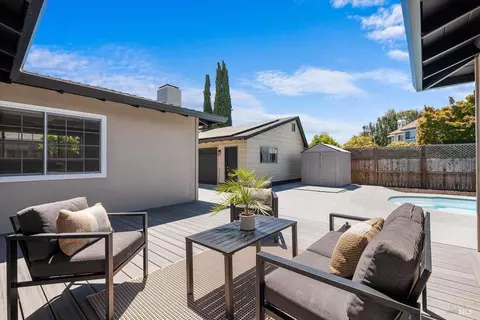 Exterior - 34 Devonshire Dr, Novato, CA 94947 photo 4 of 9