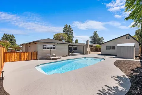 Exterior - 34 Devonshire Dr, Novato, CA 94947 photo 7 of 9