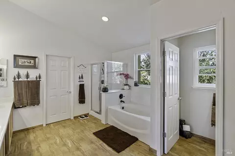 Bath - 5159 Chabot Ct, Fairfield, CA 94534 photo 2 of 4
