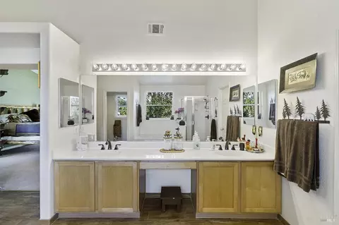 Bath - 5159 Chabot Ct, Fairfield, CA 94534 photo 3 of 4