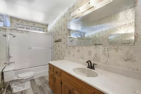Bath - 1982 Coffee Ln, Sebastopol, CA 95472 photo 3 of 5